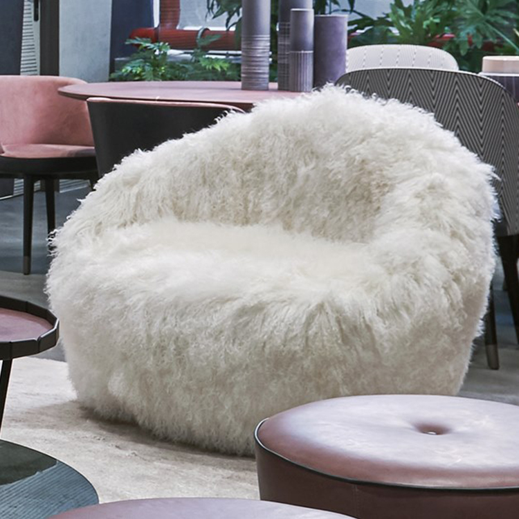 2019年 巴克斯特百特保拉·​纳沃内 意大利设计师家具 毛绒丝手持沙发椅 Paola Navone