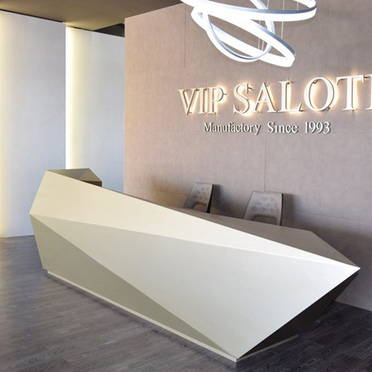 Albania VIP Saloti 2022年 阿尔巴尼亚贵宾希望前台桌子 玻璃钢镀金 木漆色几何线形桌